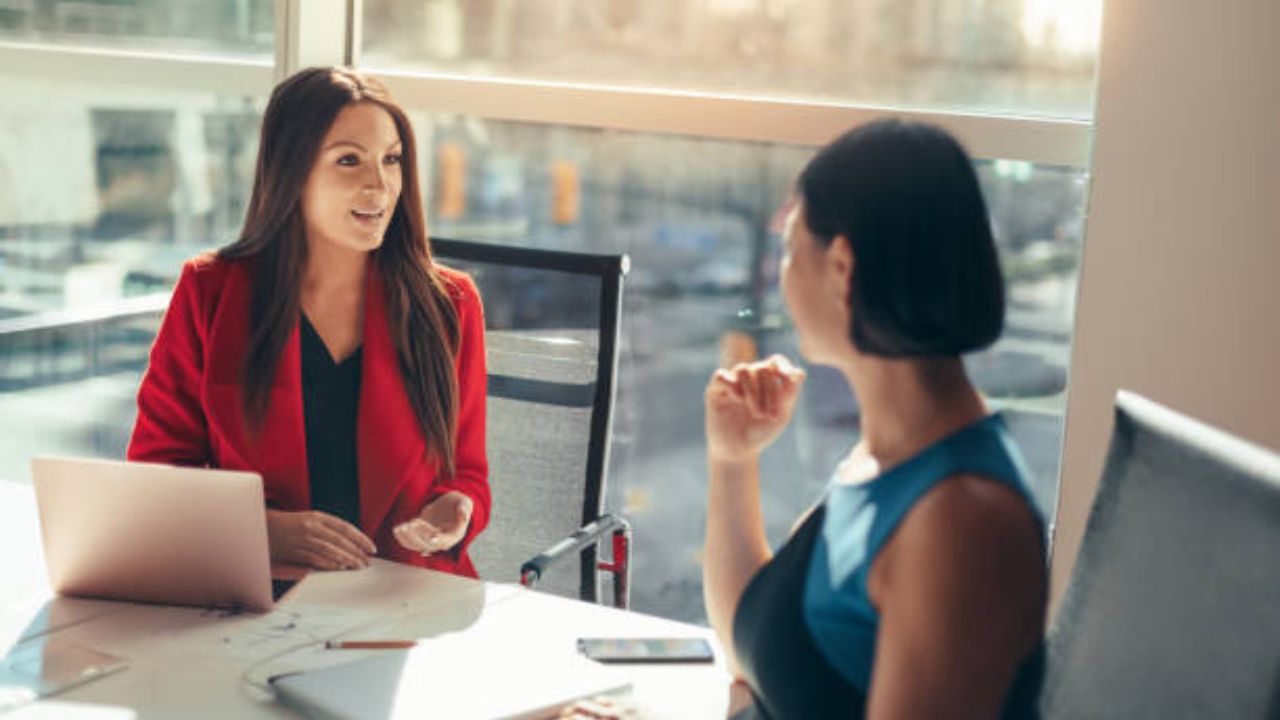 Entérate de lo que es ser un "headhunting".