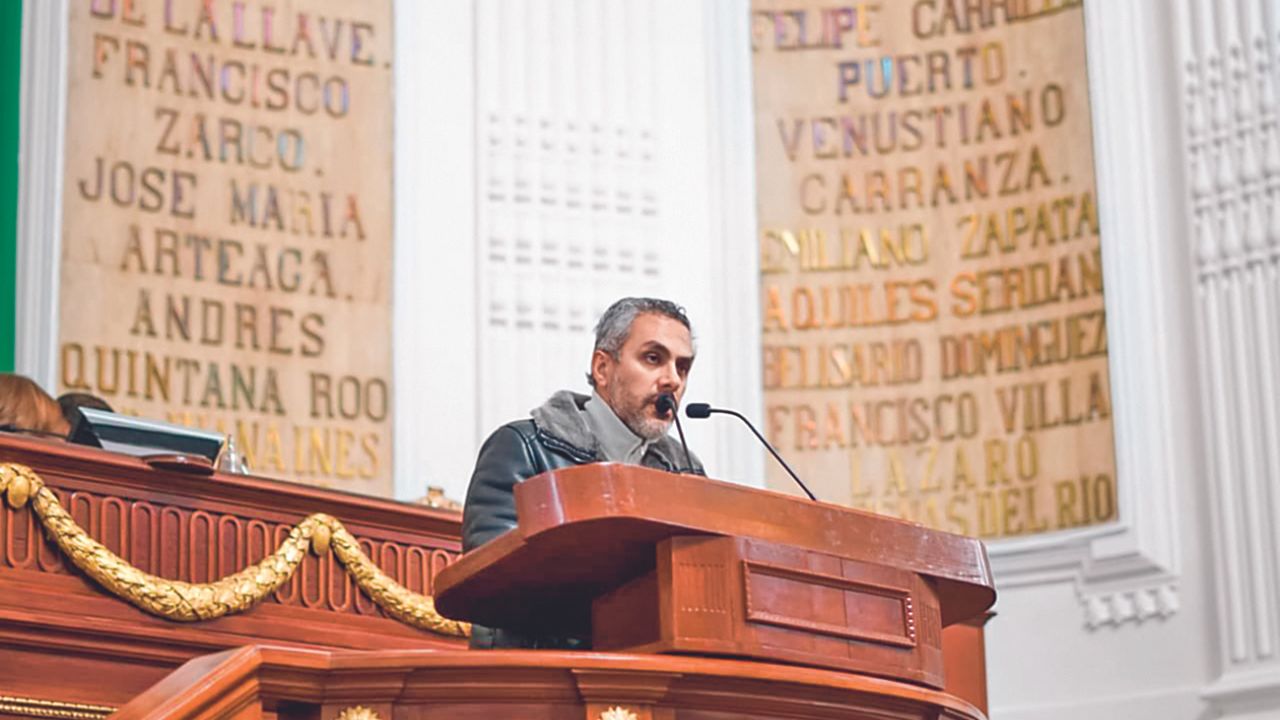 Propuesta. El legislador del blanquiazul apuntó que la reforma busca mejorar la profesionalización y los valores éticos de los servidores públicos.