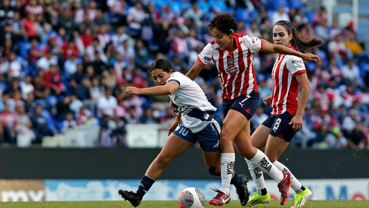 Irregulares. Tras un inesperado arranque de 2024 para Guadalajara, el equipo femenino del “rebaño sagrado” ha caído hasta la quinta posición general del campeonato mexicano, tras derrotar únicamente a San Luis y a Tijuana para luego caer ante Juárez y empatar ante Puebla en lo que va del Clausura 2024.