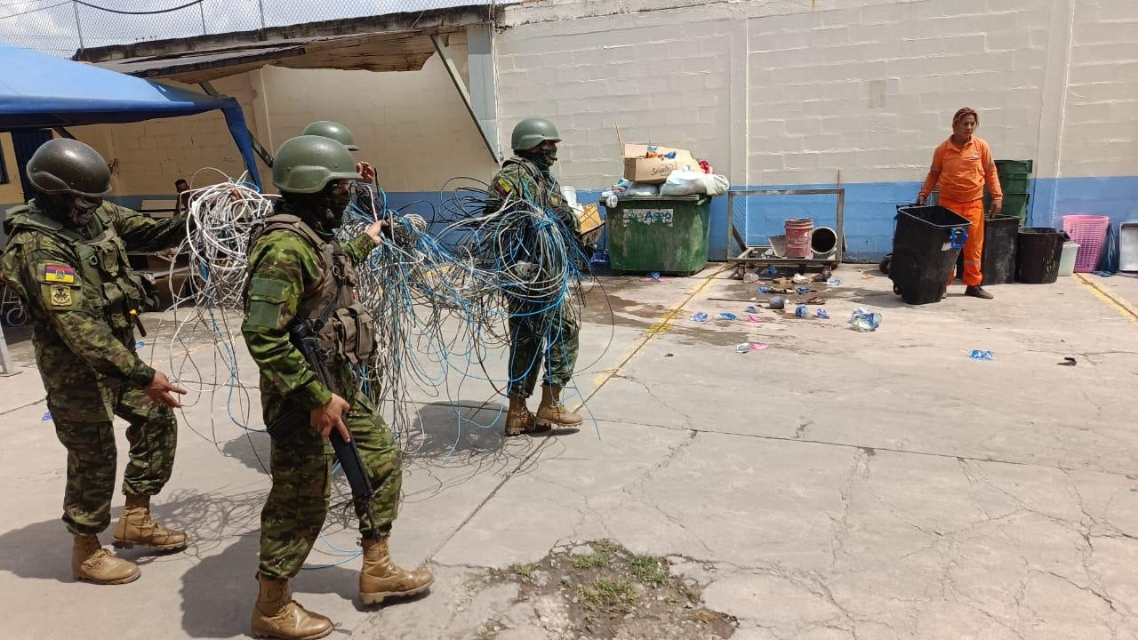 Fuerzas Armadas de Ecuador cortan acceso a internet en cárcel de Machala