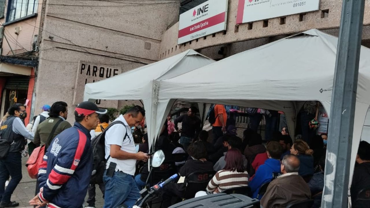 Alta afluencia en módulos del INE durante todo el día