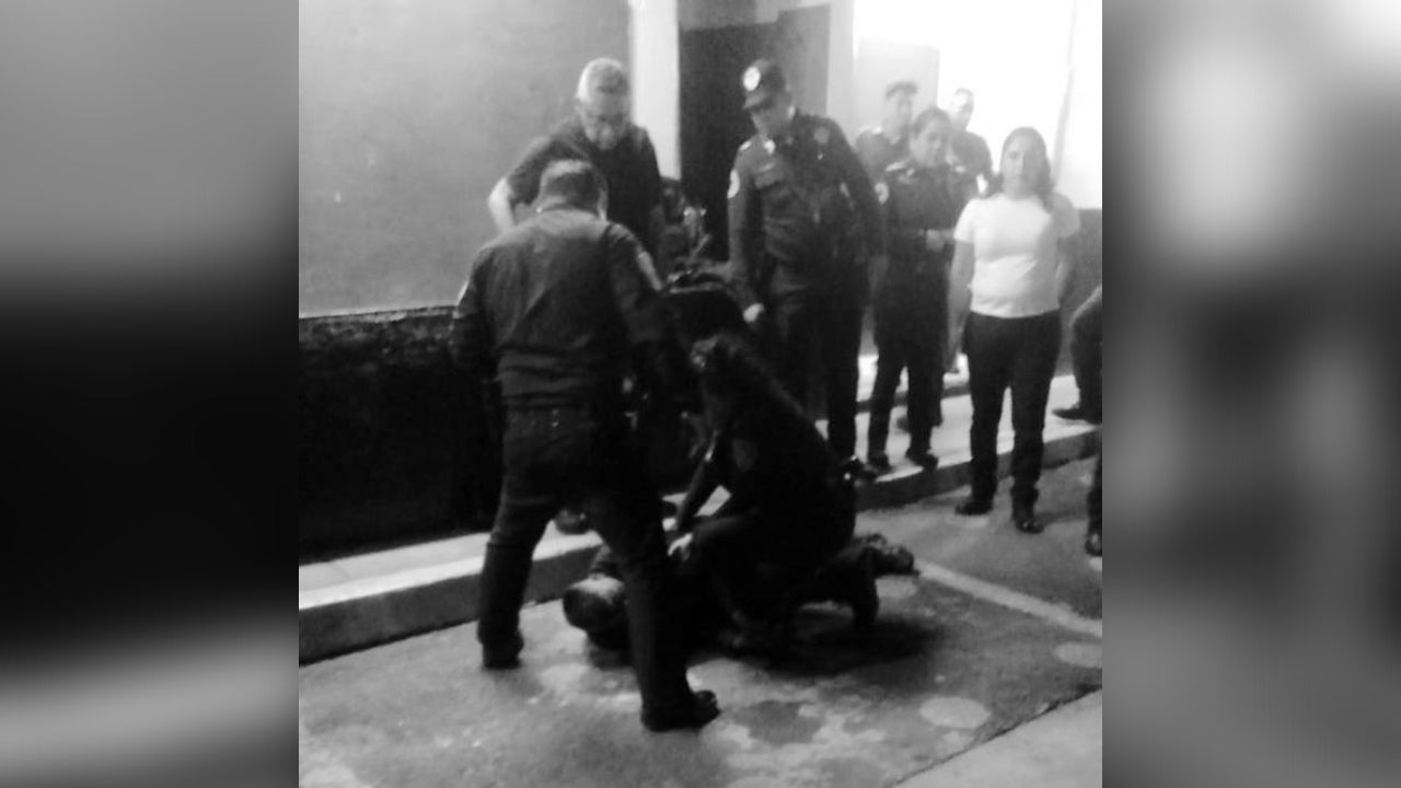 Policía dispara y mata por presunto error a compañero en la alcaldía Iztapalapa