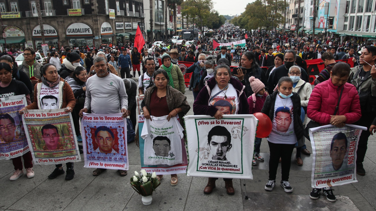 López Obrador también pidió al abogado que asesora a los papás de los jóvenes desaparecidos de Ayotzinapa que no caiga en actos de provocación