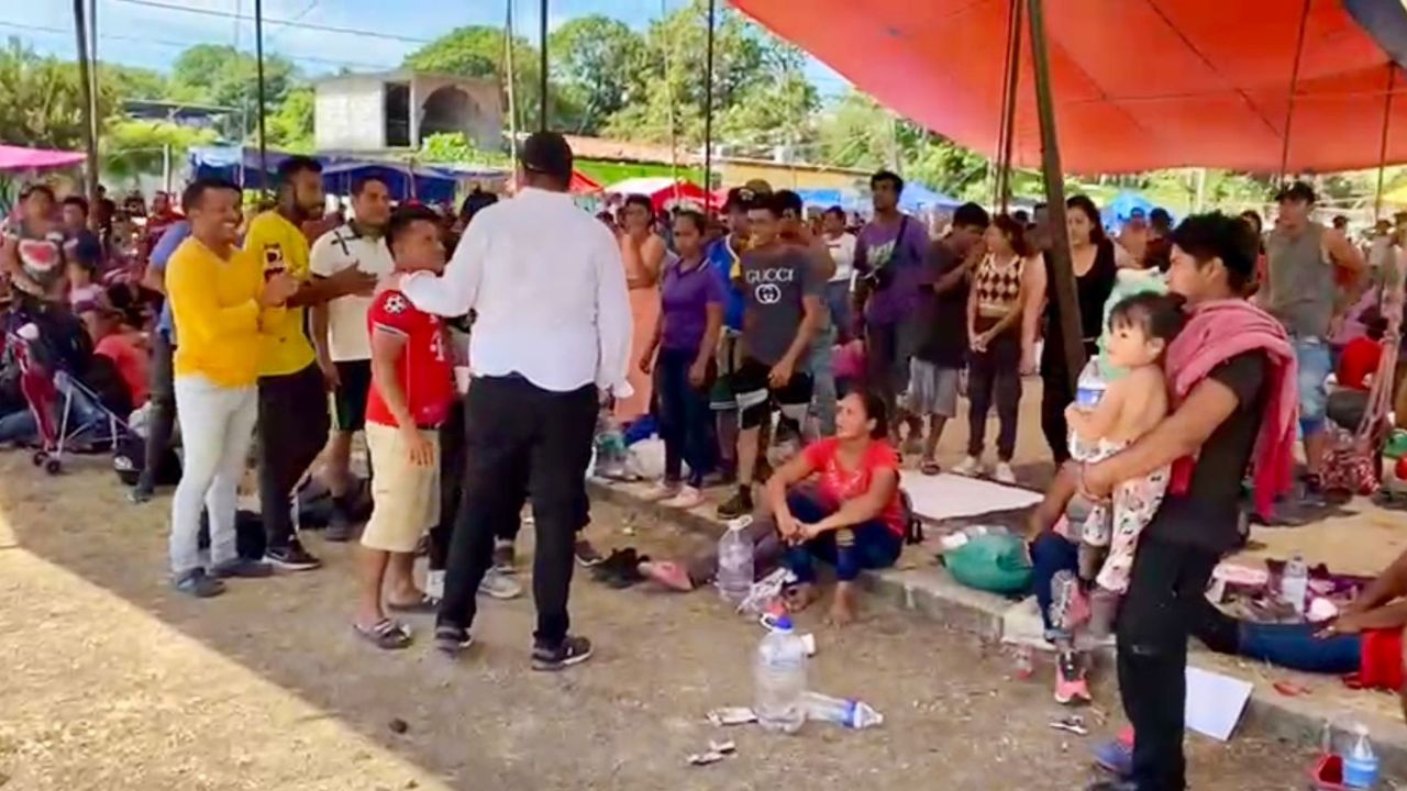 Habilitan Centro Migratorio en Tapanatepec, Oaxaca, por llegada de caravana “Éxodo por la Pobreza”