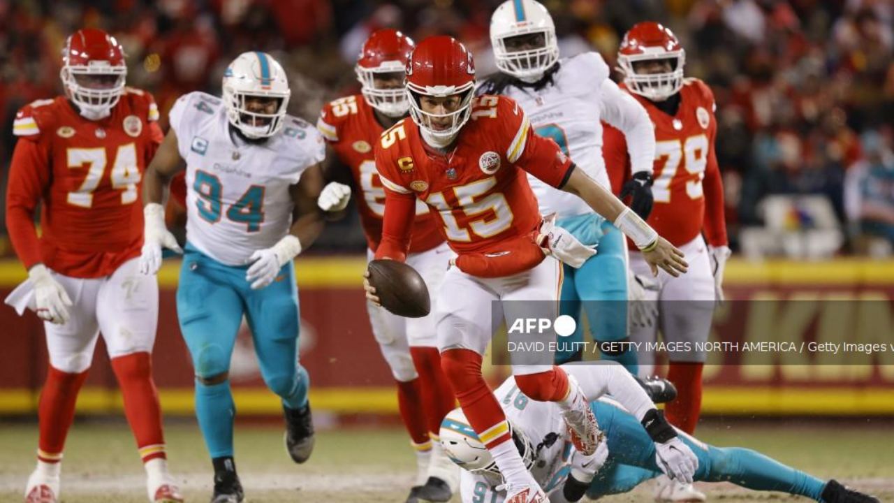 Los Kansas City Chiefs derrotaron a los Miami Dolphins 26-7 en el gélido Arrowhead Stadium en la ronda de comodín de los playoffs de la NFL