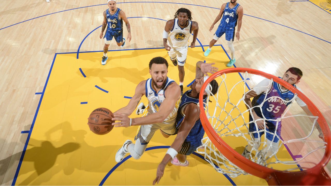 Foto:AFP|Stephen Curry hace justicia por los Warriors; derrotaron a Orlando