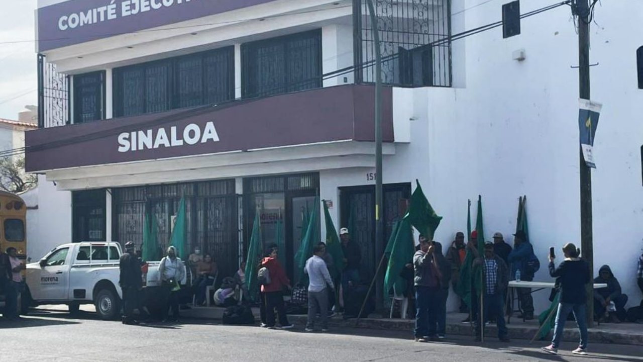 Un grupo de militantes inconformes tomaron las instalaciones de Morena en Sinaloa tras denunciar irregularidades en la lista de precandidatos