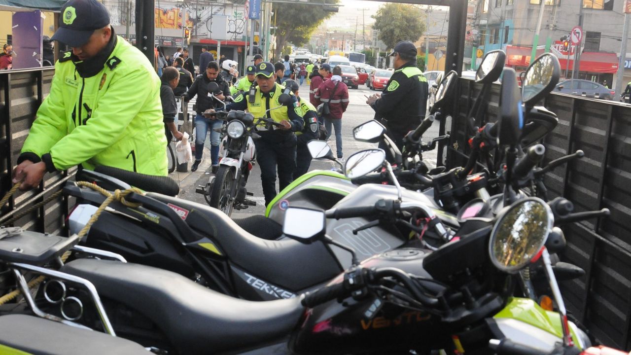 Foto:Cuartoscuro|Seis personas se enfrentaron a golpes contra policías en Iztacalco