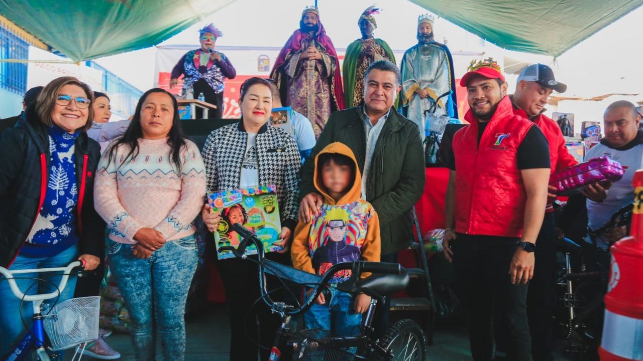 Entre juguetes, risas, lucha libre, payasos, inflables y pintacaritas, arrancaron los festejos por los Reyes Magos en Tlalnepantla