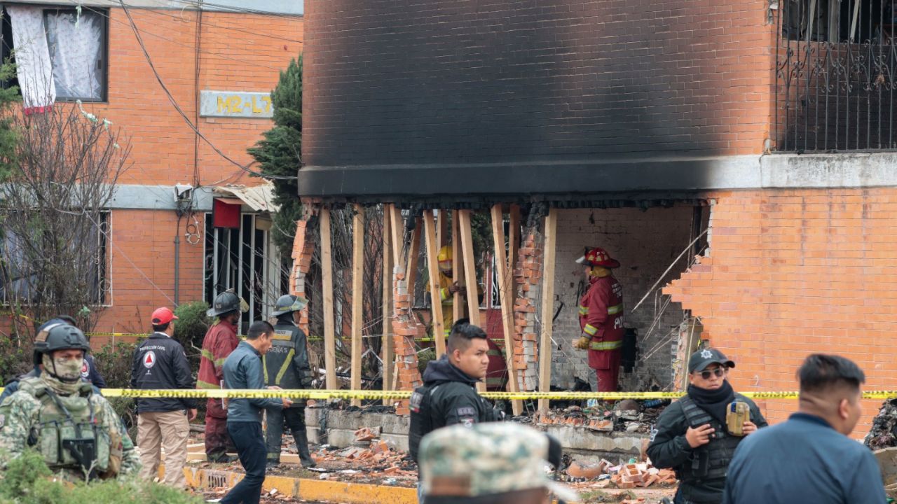 Explosión por tanque de gas en unidad habitacional Tepozanes en Los Reyes La Paz deja un muerto y 10 heridos