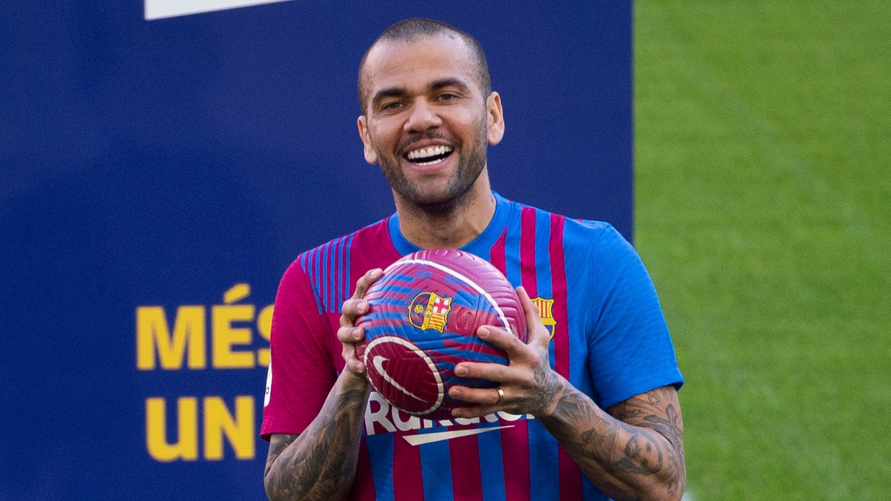 Dani Alves borrado del Barcelona