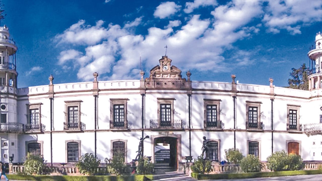 Autonomía. El directivo fue acusado de presunto abuso sexual; alumnos y directivos impidieron la entrada de los agentes a la universidad, lo que generó un connato de riña.