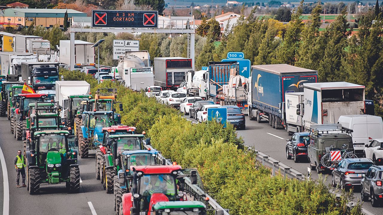 Al igual que sus colegas en otros países europeos que también se han manifestado, los agricultores españoles se quejan de la burocracia