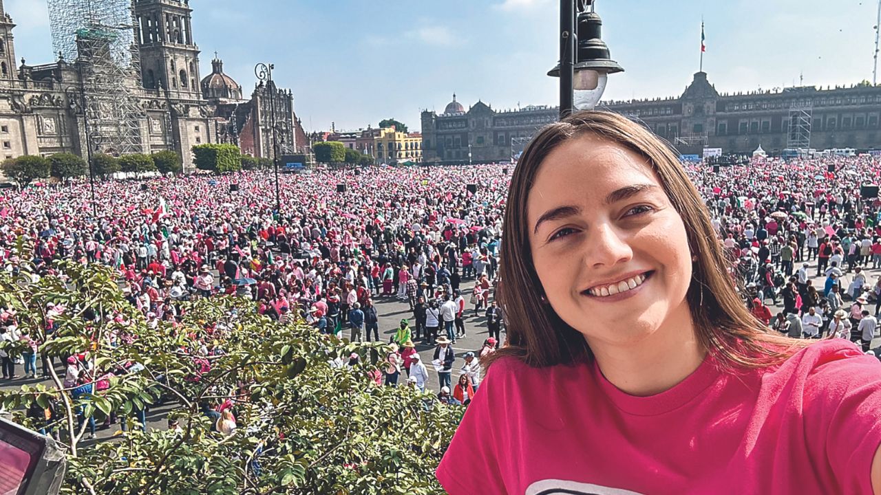 Prioridad. La secretaría general del PRI local participó en la Marcha por la Democracia; ella explicó que el programa de atención a los adolescentes es fundamental para Vamos Por la CDMX.  