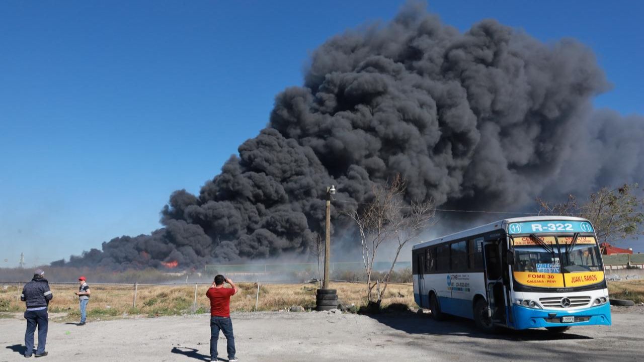 Combate. La calidad del aire en la Zona Metropolitana de Monterrey fue muy mala por el humo.