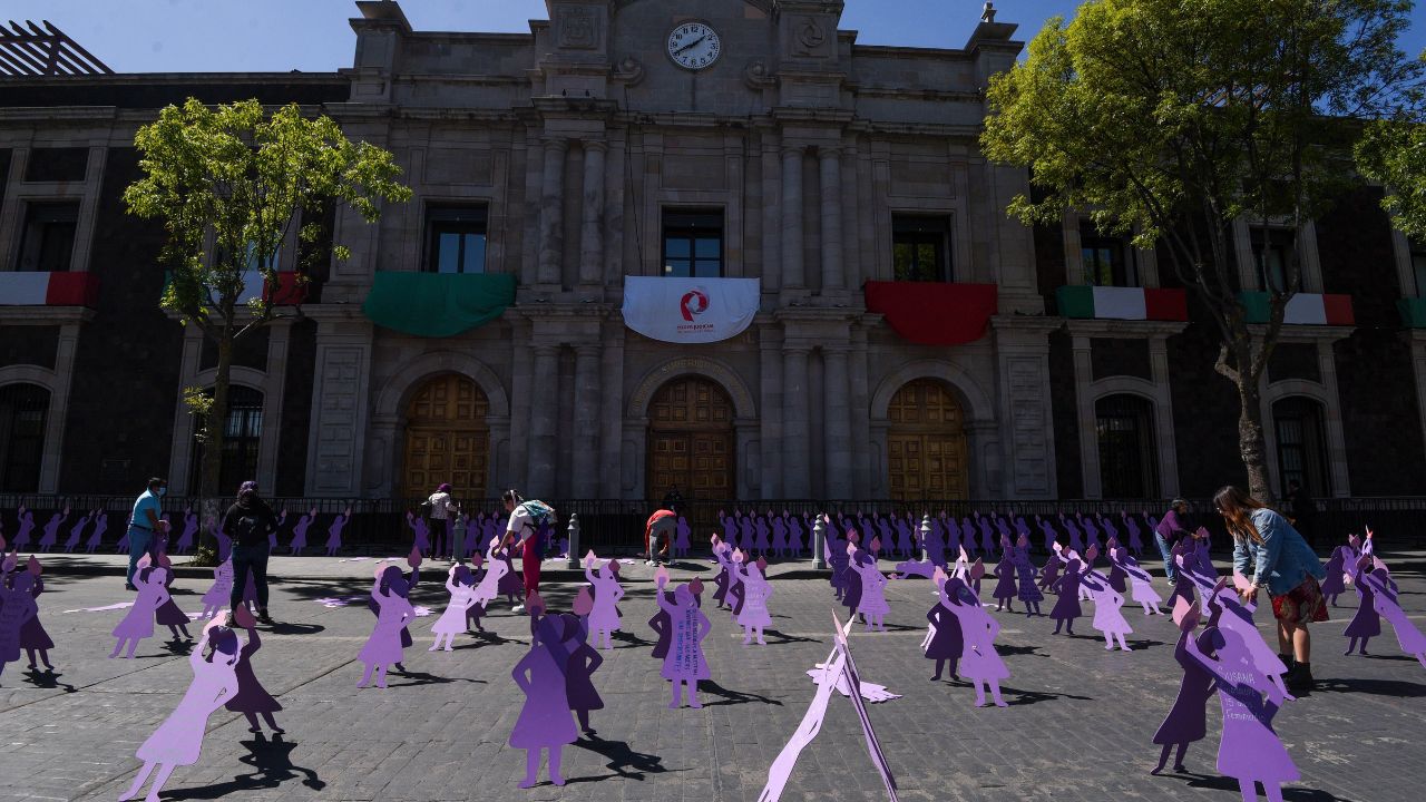 SIN DESCANSO. Lorena Gutiérrez quiere justicia para su hija Fátima Quintana, quien fue asesinada hace nueve años; ayer se manifestó en contra de la reducción de sentencias.