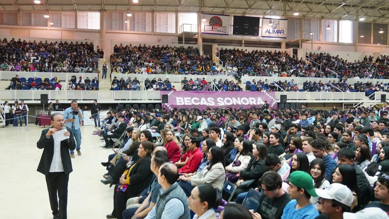 El titular del Ejecutivo estatal, durante su gira por Cajeme, indicó que esta obra de pavimentación cristaliza la llegada de nuevas inversiones