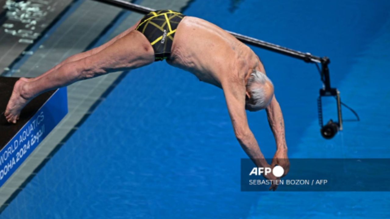 Taghi de 100 años se lanzó desde la plataforma de 3 metros del Hamad Aquatic Centre