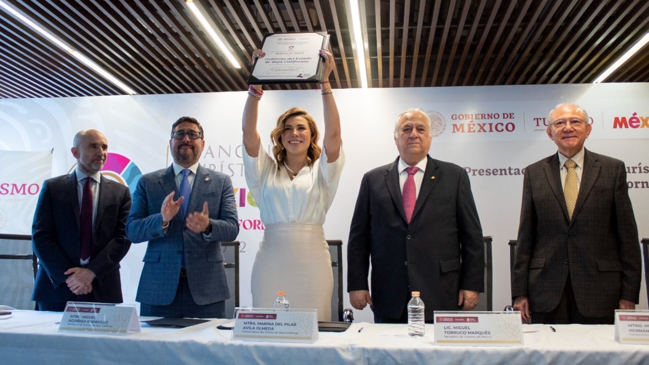 El secretario de Turismo entregó a la gobernadora de Baja California el nombramiento oficial de la sede del Tianguis Turístico México 2025.