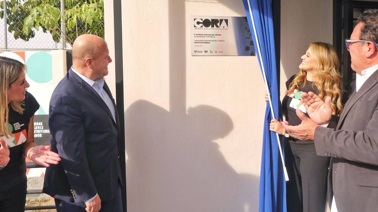 El Gobernador del Estado de Jalisco, Enrique Alfaro Ramírez, junto a la coordinadora del Voluntariado, inauguraron el proyecto CORA