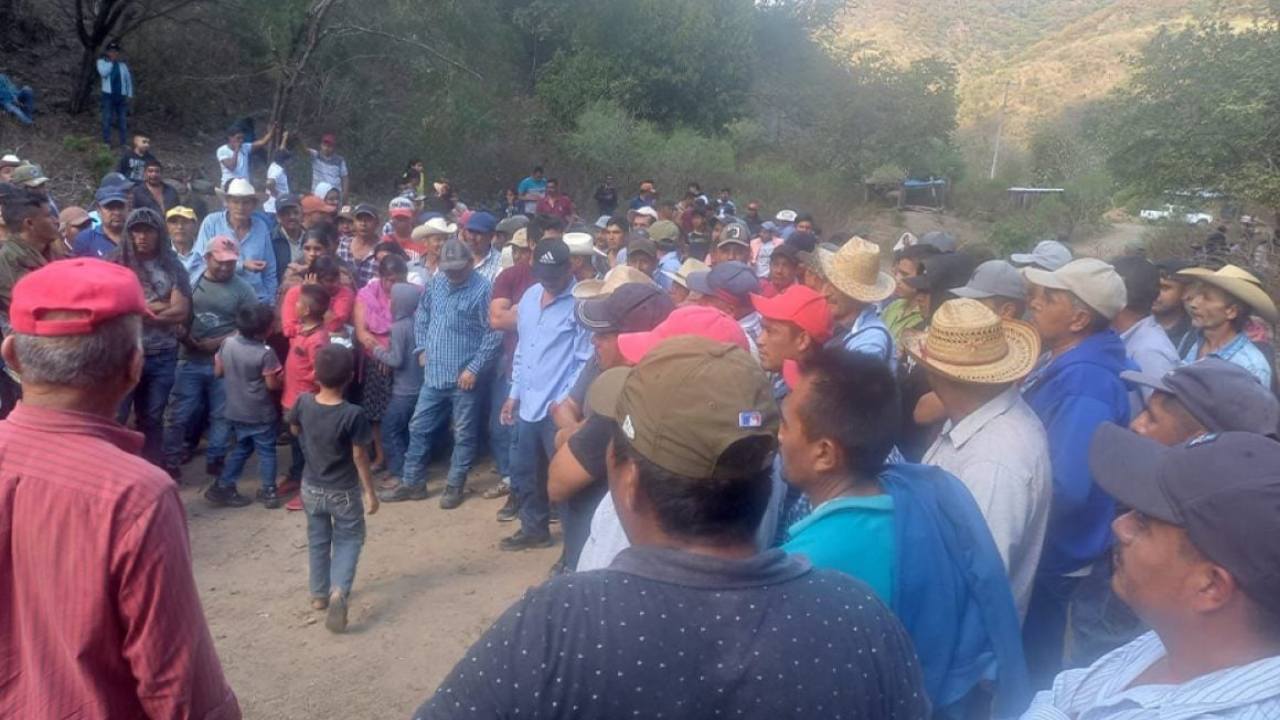 Se reportó que más de 200 pobladores de 66 comunidades de la Sierra de Heliodoro Castillo, Guerrero, habrían retenido a más de 30 militares