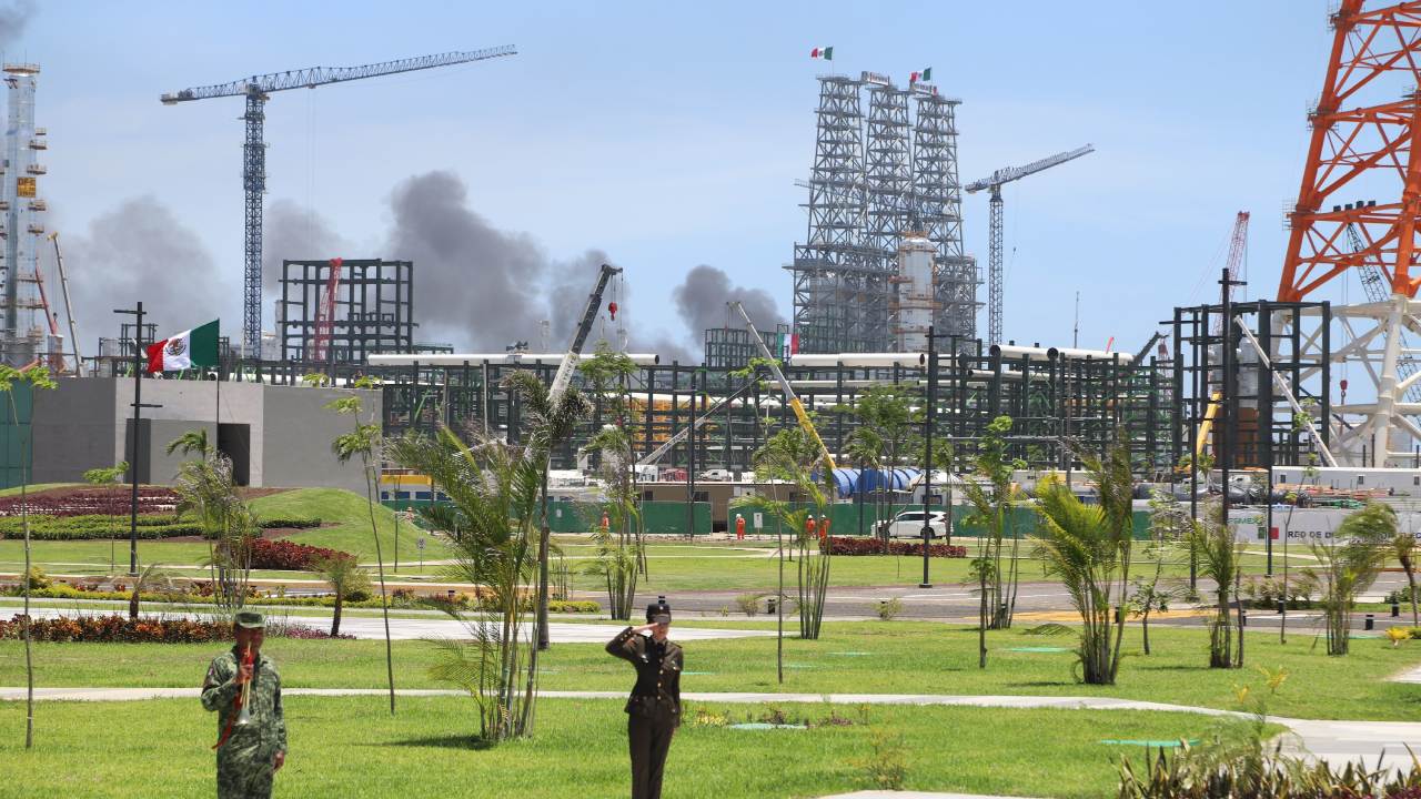 López Obrador aseguró que la instalación petrolera iniciaría el 28 de febrero con operaciones a toda su capacidad