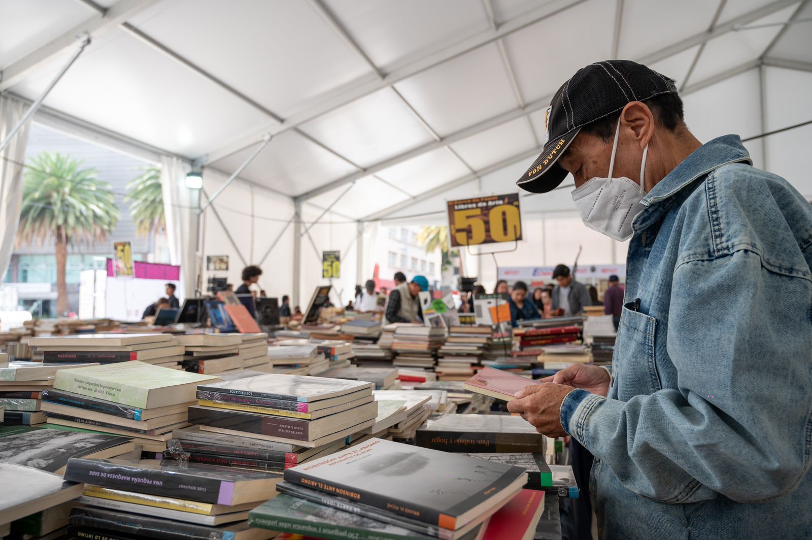 16° edición del Gran Remate de Libros en el Monumento a la Revolución.