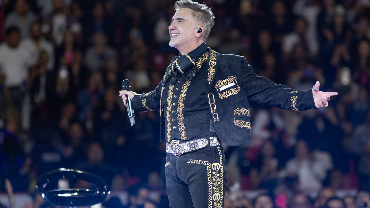 Foto: Santiago Covarrubias / El cantante, Alejandro Fernández, continúa con su “Gira Amor y Patria” por todo el país.