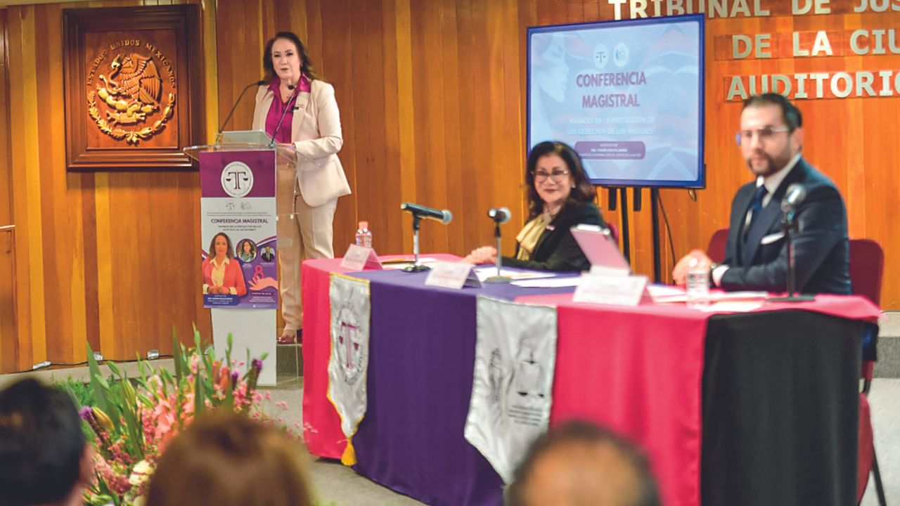 Lucha. La ministra de la Corte explicó que pese al combate a la violencia de género, esta sigue permeando.