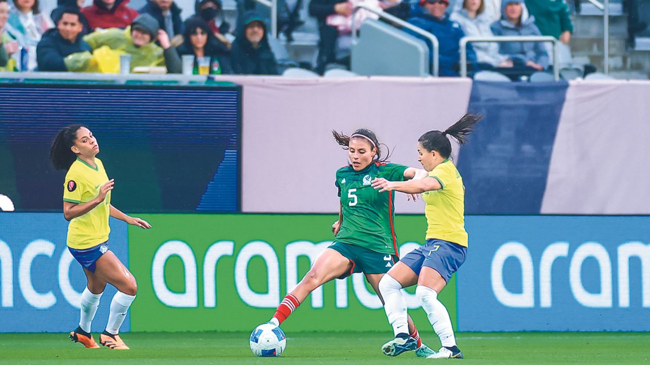 México sufrió su primera derrota luego de 27 partidos invictas, para extender a seis juegos perdidos la racha ante la selección canarinha