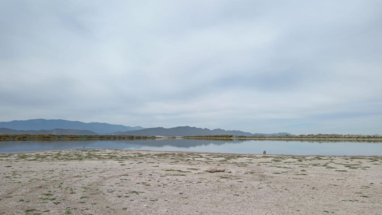 Seco. El exregidor Isidro Miguel Cruz se reunió con ejidatarios afectados por la falta de agua en Parras de la Fuente, Coahuila. 