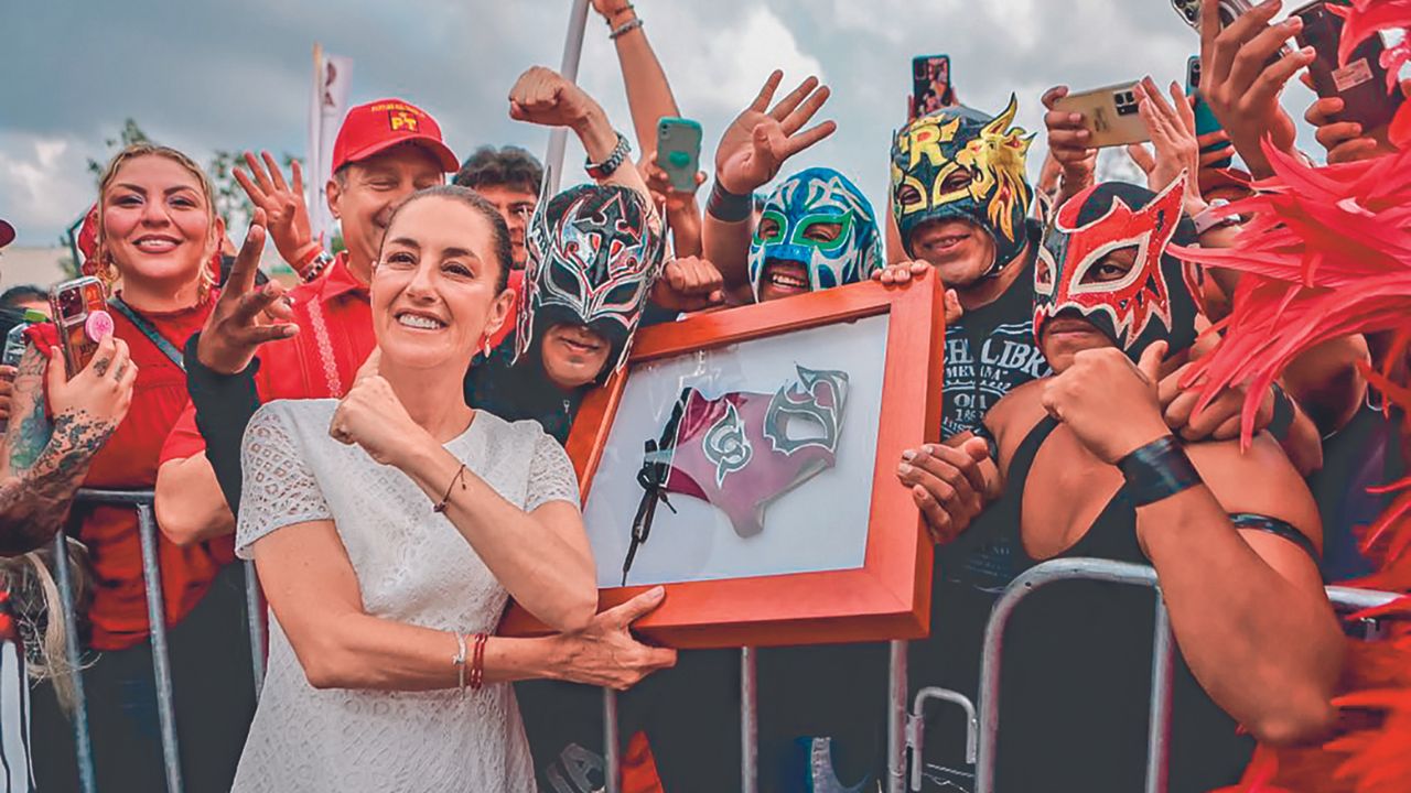 ARROPADA. La candidata fue recibida con gran entusiasmo y nombrada como hermana mayor por los pueblos mayas.