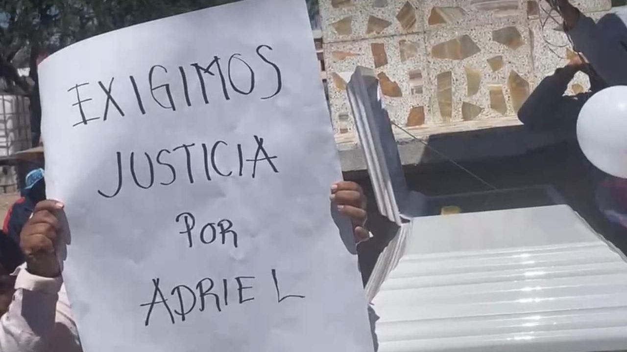 RECLAMO. Los padres de Adriel exigieron justicia para su hijo, víctima de bullying.