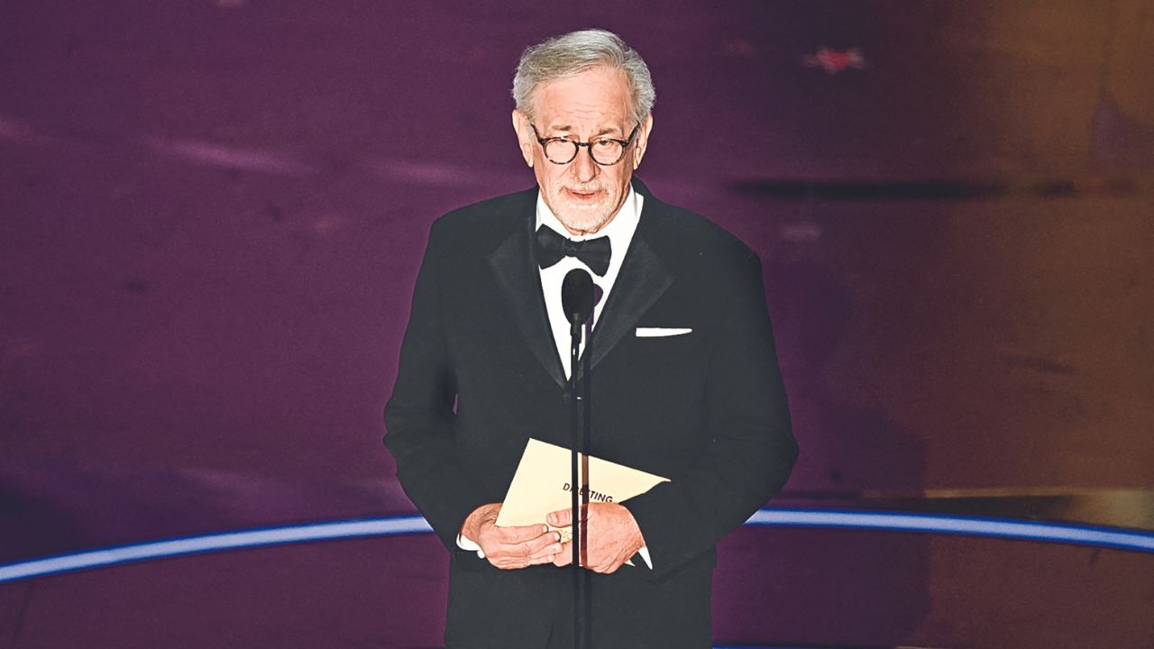 Steven Spielberg, agregó un galardón más a su trayectoria, pues recibió la medalla de la Universidad del Sur de Carolina (USC) para conmemorar los 30 años de la Fundación Shoah