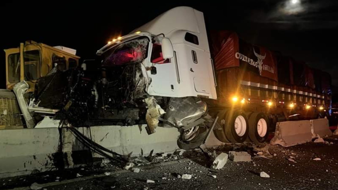 Tráiler causa carambola en la México-Cuautla