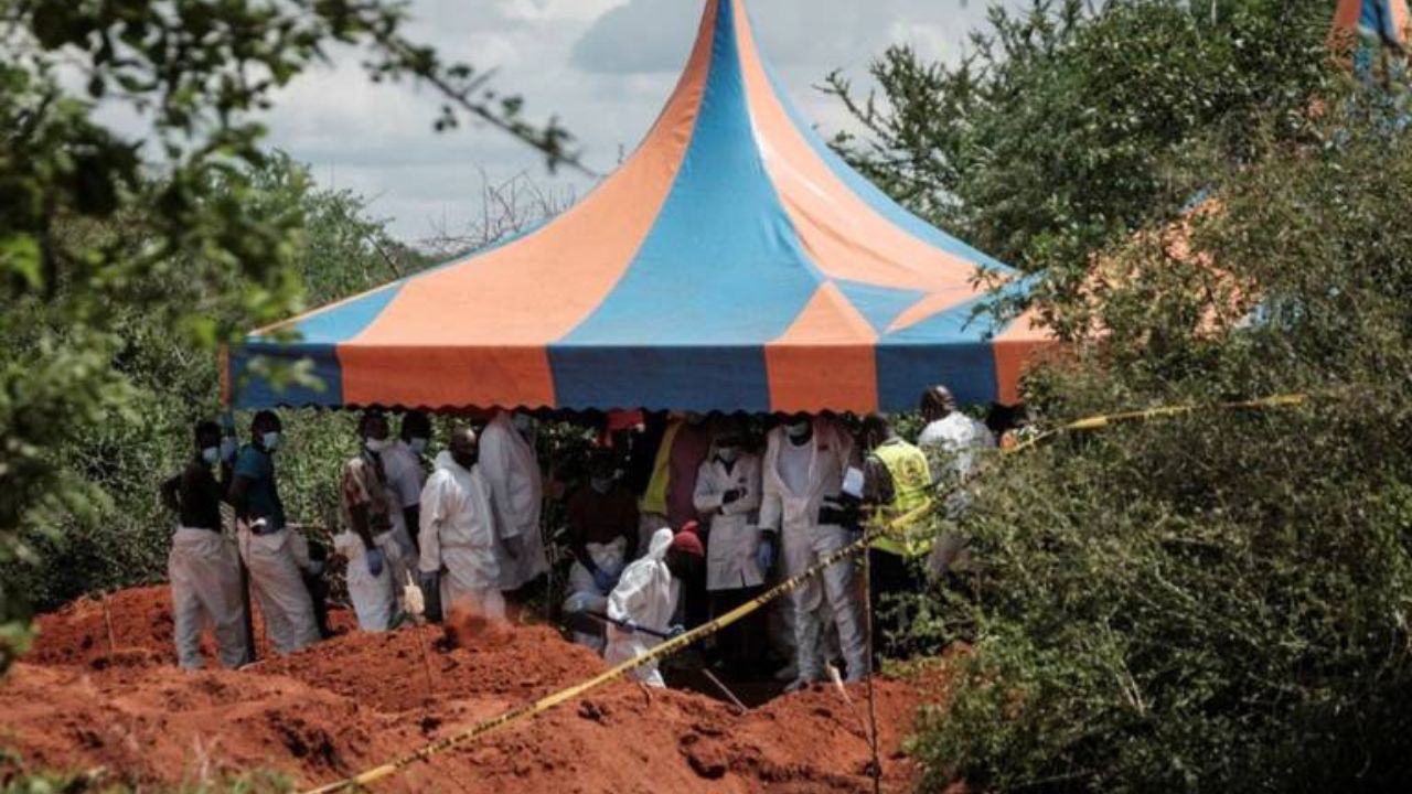 El Gobierno de Kenia anunció que el bosque de Shakahola se convertirá en un "lugar de memoria", "para que los kenianos y el mundo no olviden lo que pasó"