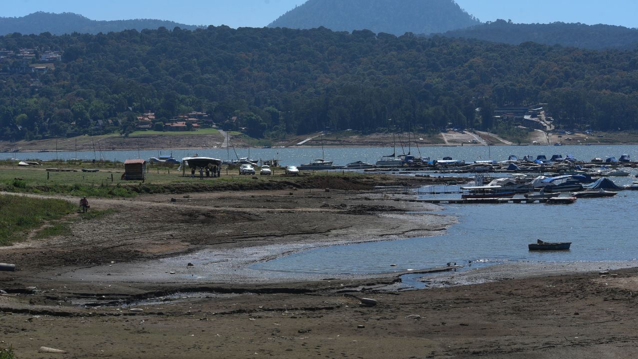 BAJO. El nivel de la presa de Valle de Bravo está a 27 por ciento de su capacidad.