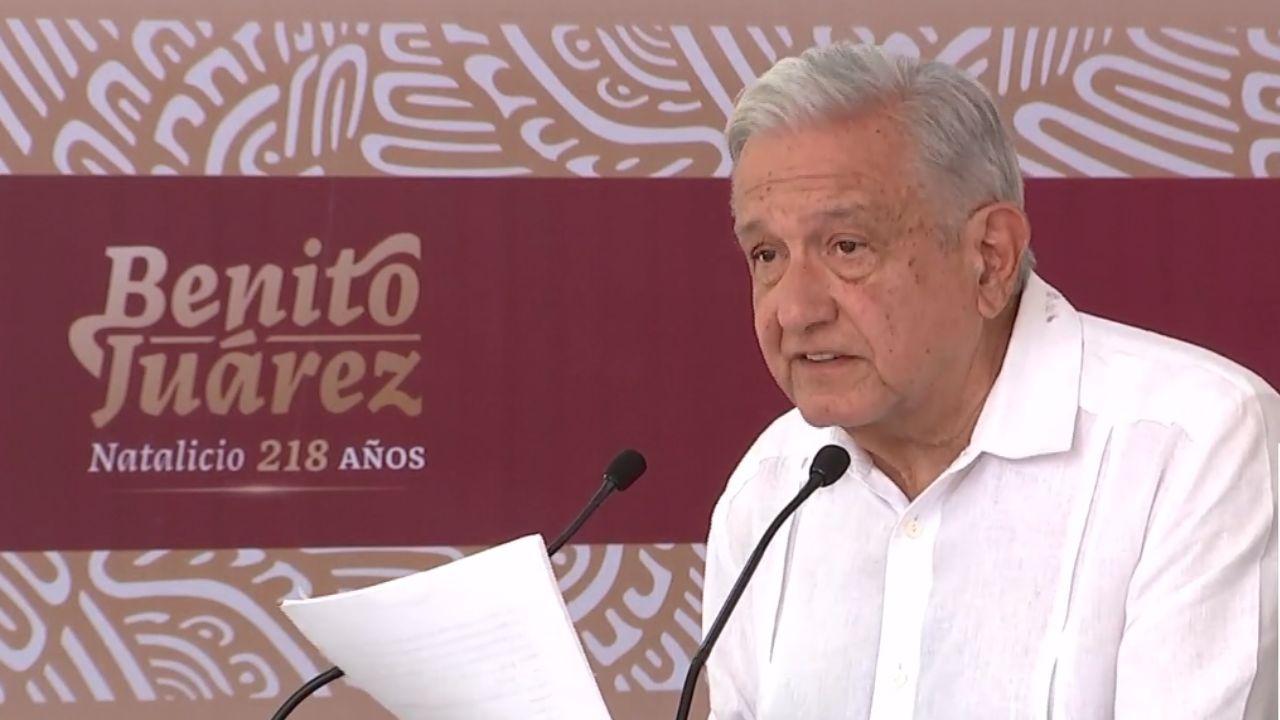 La última... AMLO conmemora a Juárez, su "referencia y guía" como Presidente