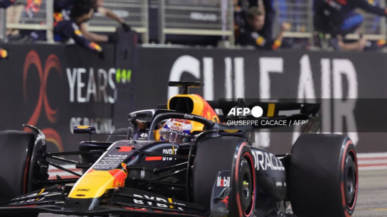 Luego de 57 giros y su primer triunfo del año, Verstappen sumó los 25 puntos del día Checo Pérez