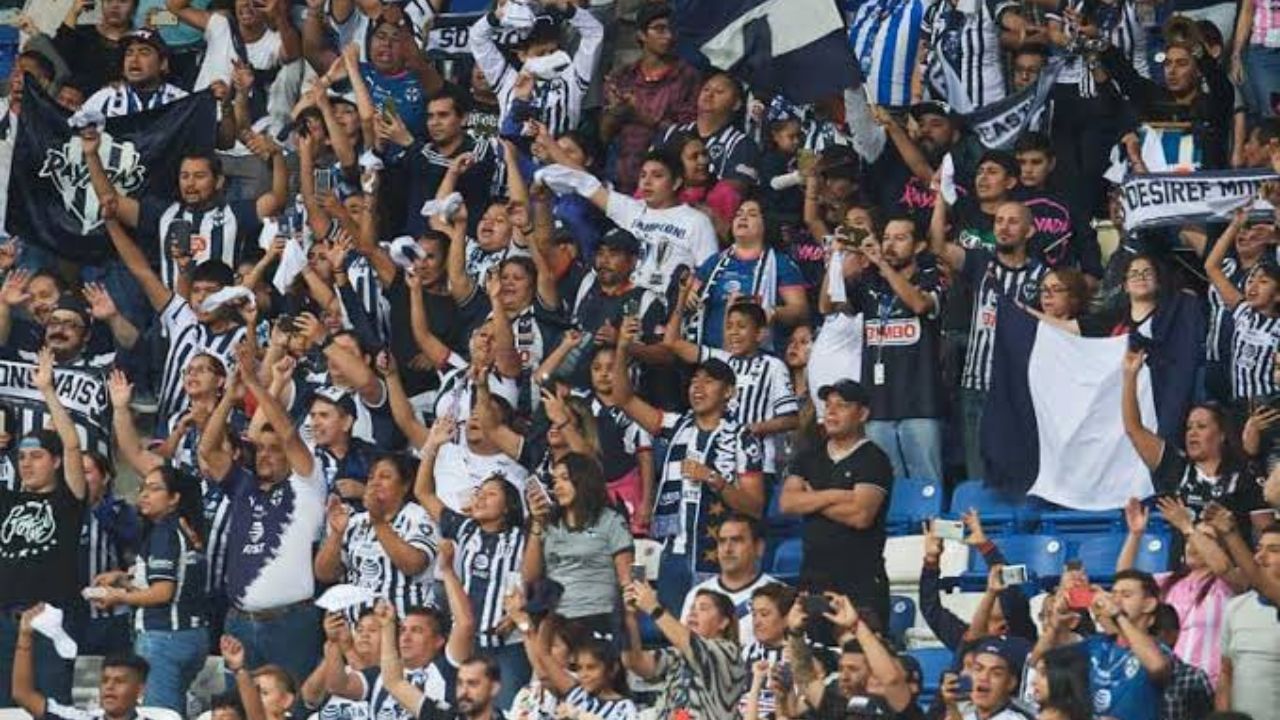 Supuestos aficionados de Rayados amenazan al arbitraje de la Liga MX