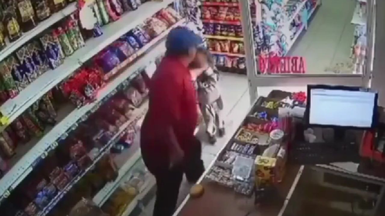 Sujeto golpea a menor en una tienda en San Luis Potosí