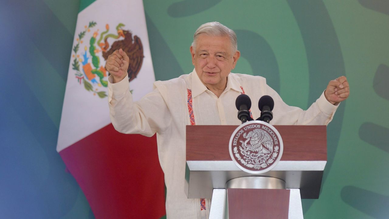 Con la intención de mejorar los centros de salud en el país, el presidente AMLO anunció la creación de “la clínica es nuestra”