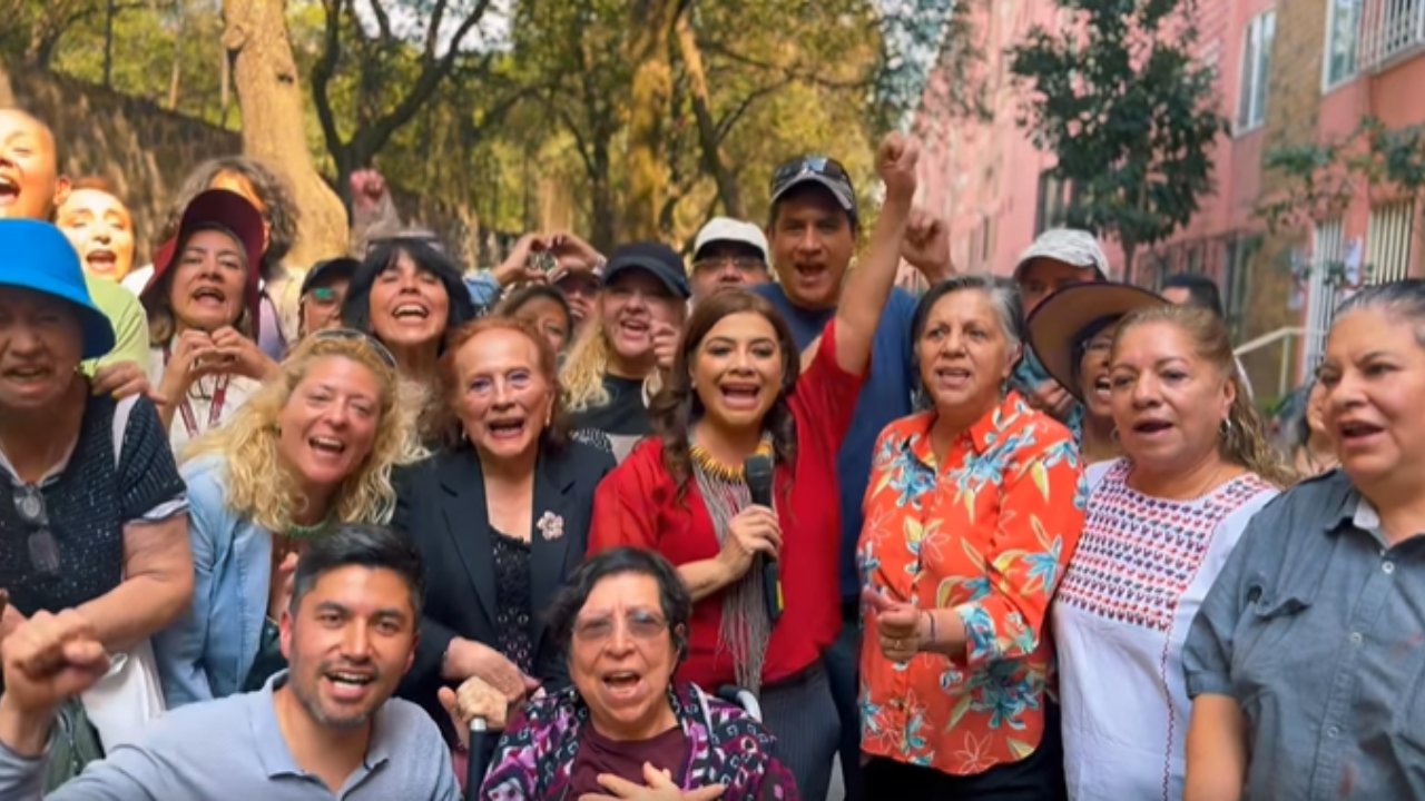 Clara Brugada llevó a cabo una reunión con vecinas y vecinos de la alcaldía Benito Juárez, en la Glorieta Scop de la colonia Narvarte