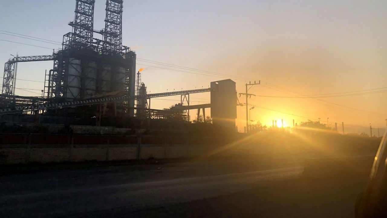 Foto:Cuartoscuro|Gobierno de Nuevo León clausura la Refinería de Pemex en Cadereyta