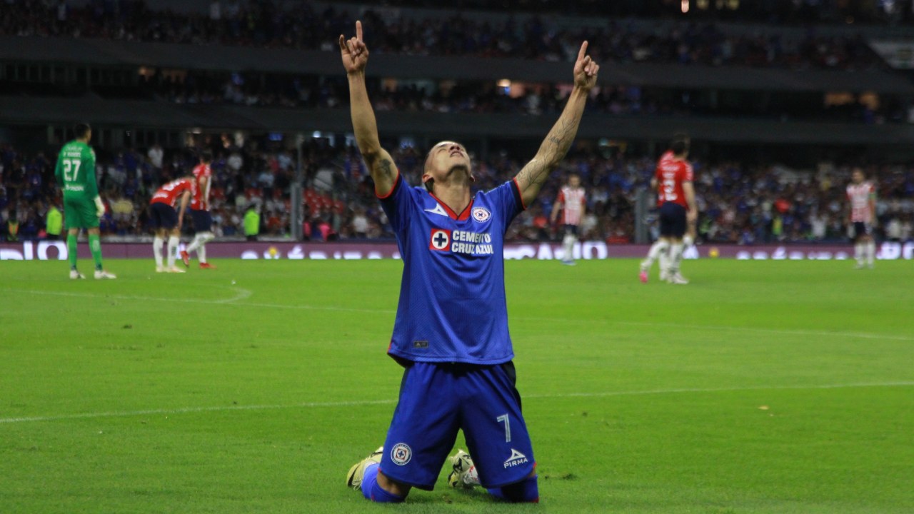 Cruz Azul goleó 3-0 al Chivas este sábado 2 de marzo, en su regreso al Estadio Azteca, dentro de la Jornada 10 del Clausura 2024.