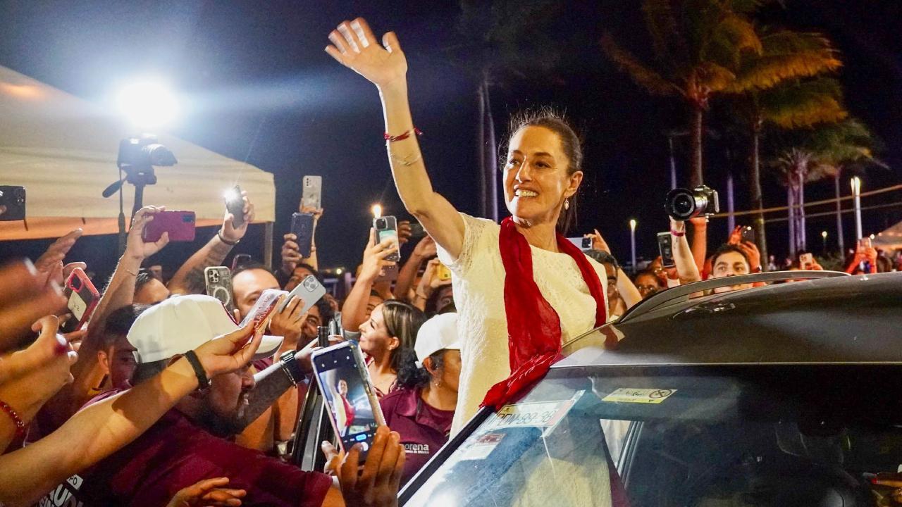 Claudia Sheinbaum Pardo fue increpada durante su gira por Quintana Roo por un ambientalista que la invitó a visitar el Tramo 5 del Tren Maya