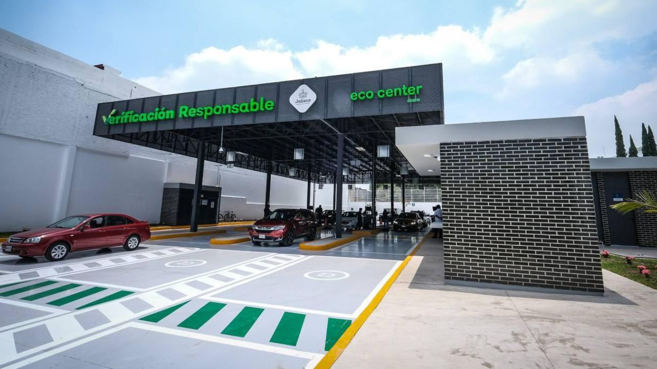 Foto:Especial|La verificación vehicular en Jalisco reduce a la mitad los días con altos niveles de contaminación