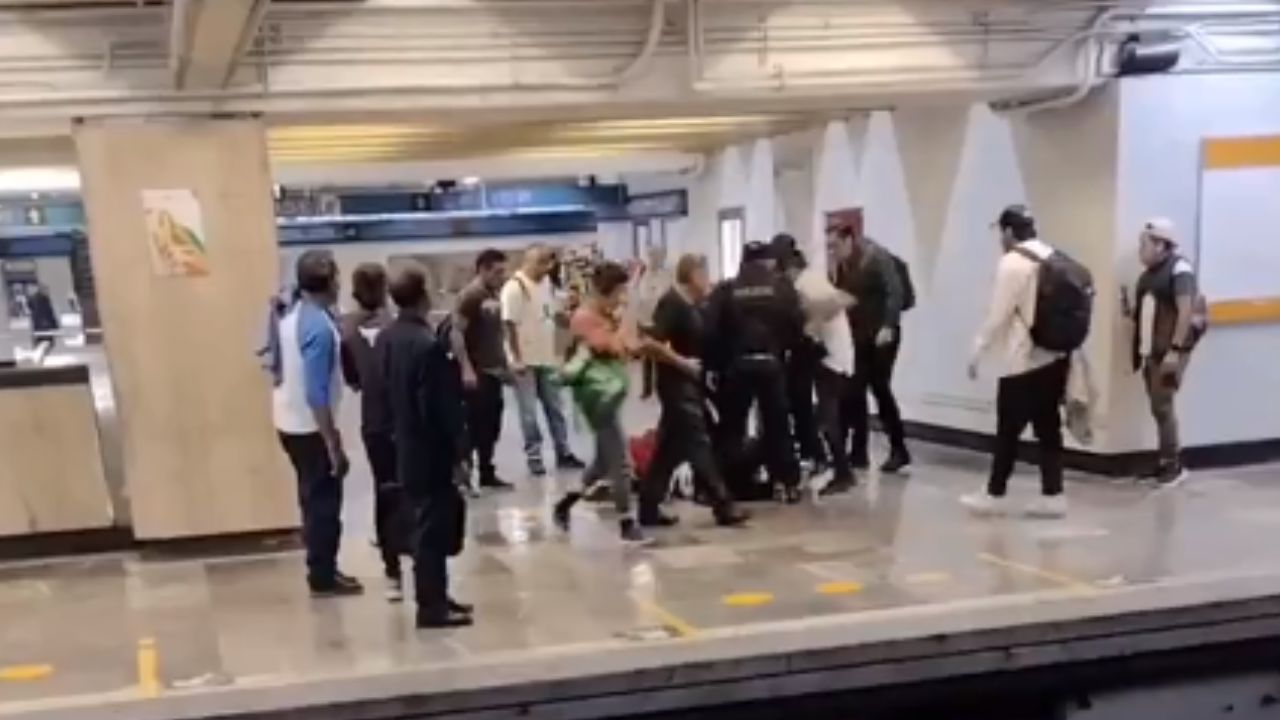 Foto:Captura de pantalla|Balacera en la Alameda deriva detención en Metro Bellas Artes; hay dos detenidos