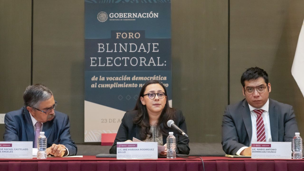 Servidores públicos de SEGOB asisten al foro “Blindaje Electoral”