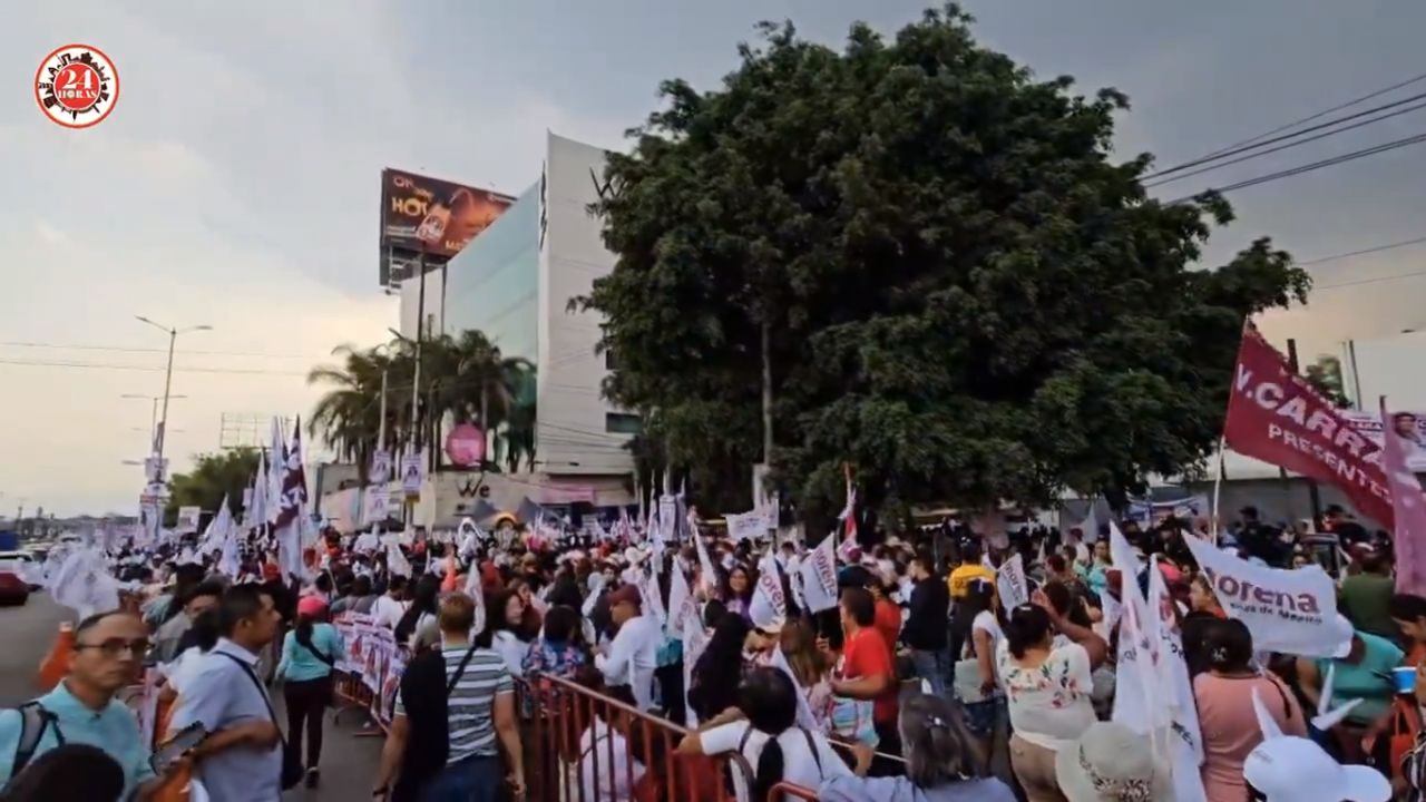 Simpatizantes soportan lluvia en apoyo a candidatos